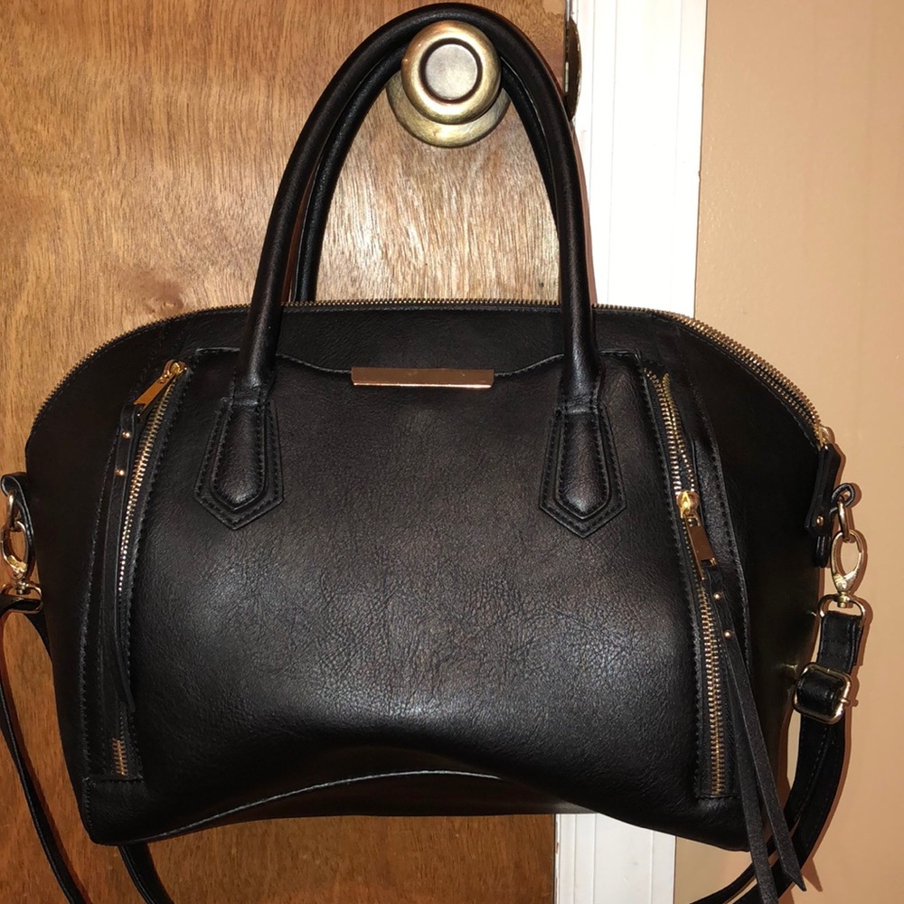 Black shoulder bag